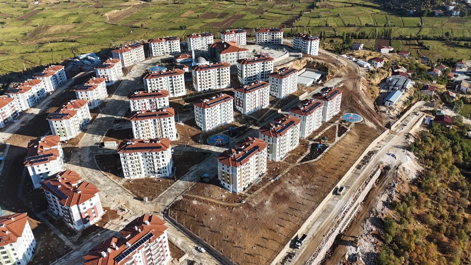 Adıyaman Çelikhan 2. Etap TOKİ 510 Konut Projesi – Altyapı ve Çevre Düzenlemesi - Çelikhan/Adıyaman - Boylu Enerji Yapı A.Ş.